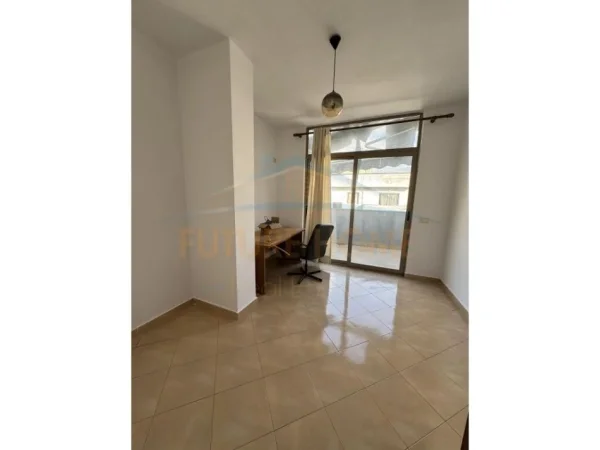 Qera, Apartament 3+1+2+Post Parkimi, Unaza e Re.UNA40437