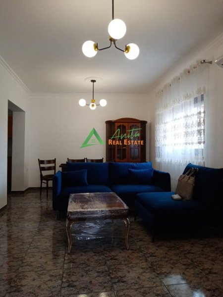 Pazari i Ri ofrojme per qira apartament 2+1