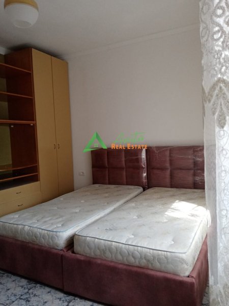 Pazari i Ri ofrojme per qira apartament 2+1