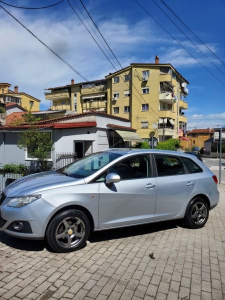 Shitet Seat Ibiza 1.6 nafte viti 2011