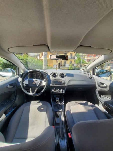 Shitet Seat Ibiza 1.6 nafte viti 2011