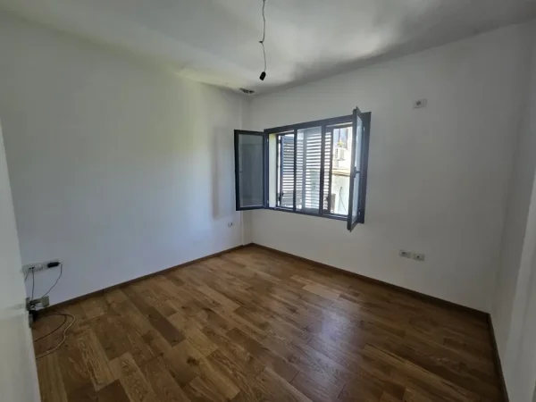 Jepet me qera ambient biznes, Durrës