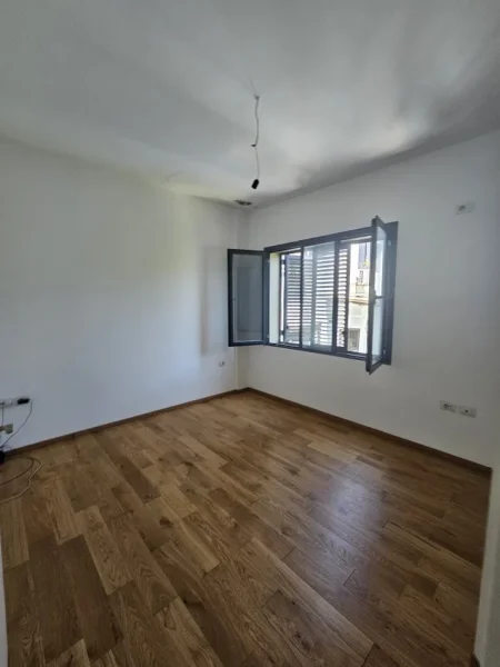 Jepet me qera ambient biznes, Durrës