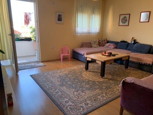 Shitet Apartament 2+1+2 tualete ne Kinostudio te fizika berthamore