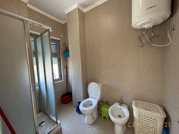 Prane Kopeshtit Botanik Shesim Apartament 2+1+2!