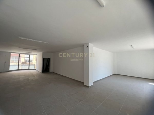 Ambient Biznesi për Qira në Laprakë, Tiranë - 1250€ | 125 m²