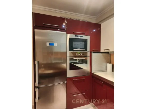 SHITET APARTAMENT 2+1+2 PLUS 2 POSTE PARKIMI TEK KOMPLEKSI "COLOMBO"
