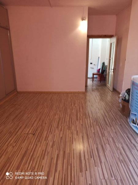 Jepet apartament 2+1+2 me qira ne Qendër