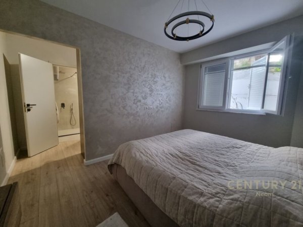 Shitet Apartament 2+1+2 i investuar + oborr ne kompleksin e vilave Arabe, Linze.Neom92348