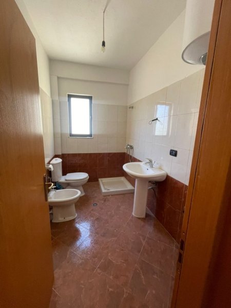 Apartament 2+1+2 per shitje ne Golem