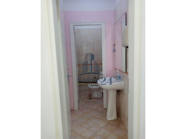 Tirane, jepet me qera ambjent biznesi , , 400 m2 2,700 € (Spitali Nen Tereza)