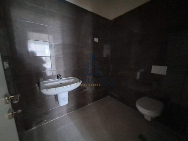 Tirane, jepet me qera ambjent biznesi , , 125 m2 1,300 € (ish fusha aviacionit)