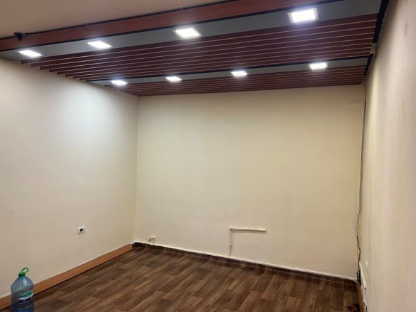 Shqiperi, jepet me qera dyqan , , 20 m2 250 € (ALI DEMI)