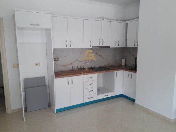 Tirane, jepet me qera apartament 1+1, Kati 3, 112 m2 350 € (Fresku)