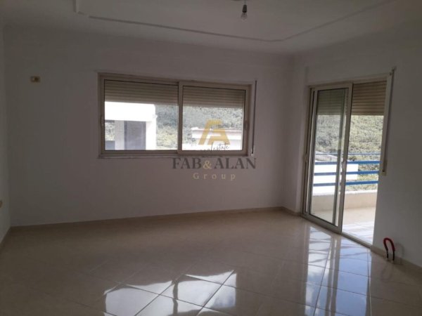 Tirane, jepet me qera apartament 1+1, Kati 3, 112 m2 350 € (Fresku)