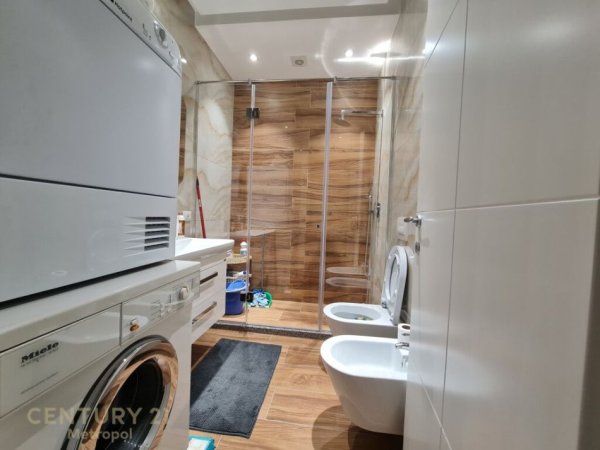 Tirane, jepet me qera apartament 2+1, Kati 1, 86 m2 800 € 