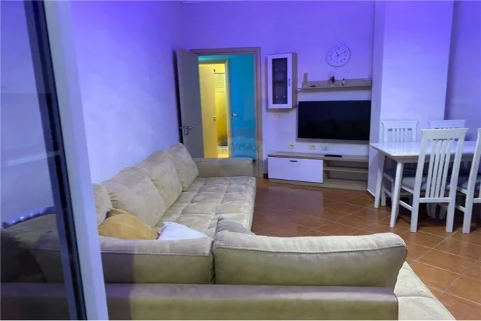 Tirane, jepet me qera apartament 1+1, Kati 2, 70 m2 350 € 