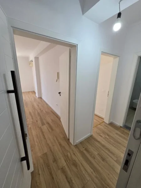 Tirane, shes apartament 1+1, Kati 4, 71 m2 120,000 € (PAZARI I RI)