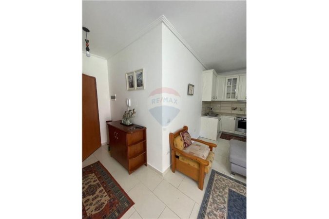 Tirane, jepet me qera apartament 1+1, Kati 1, 70 m2 430 € (Apartament 1+1 me qira per 430€/muaj tek Kopshti Zoologjik!)