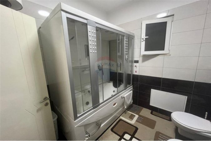 Tirane, shes Vile 3 Katshe, Kati 3, 130 m2 300,000 € (Vilë - Në Shitje - Laprakë, Shqipëri)