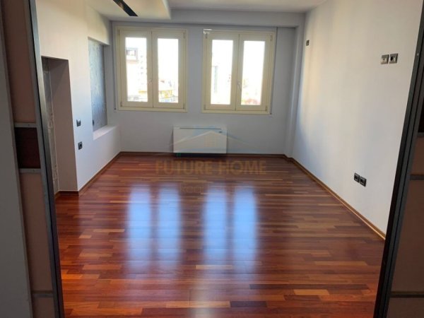 Tirane, jepet me qera apartament 3+1, Kati 4, 163 m2 1,300 € (Sheshi Willson)