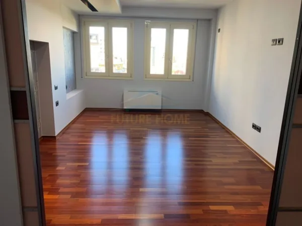 Tirane, jepet me qera apartament 3+1, Kati 4, 163 m2 1,300 € (Sheshi Willson)