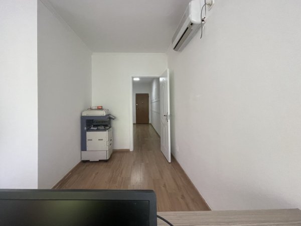 Tirane, jap me qera ambjent biznesi , Kati 1, 57 m2 600 € (Komuna e Parisit,NOVA)