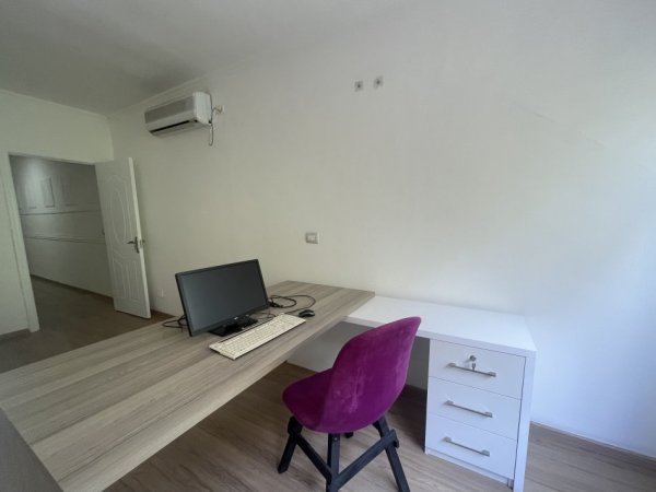 Tirane, jap me qera ambjent biznesi , Kati 1, 57 m2 600 € (Komuna e Parisit,NOVA)