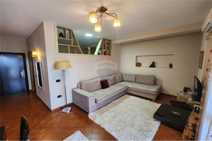 Tirane, jepet me qera 1+1, Kati 8, 80 m2 550 € (Garda - Bllok - Garda, Shqipëri)