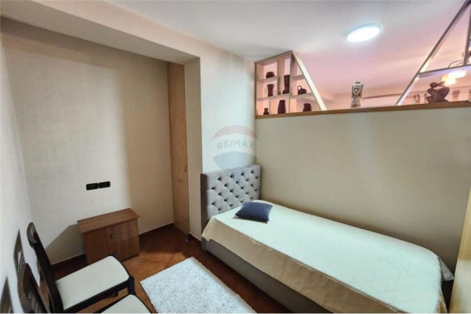 Tirane, jepet me qera 1+1, Kati 8, 80 m2 550 € (Garda - Bllok - Garda, Shqipëri)