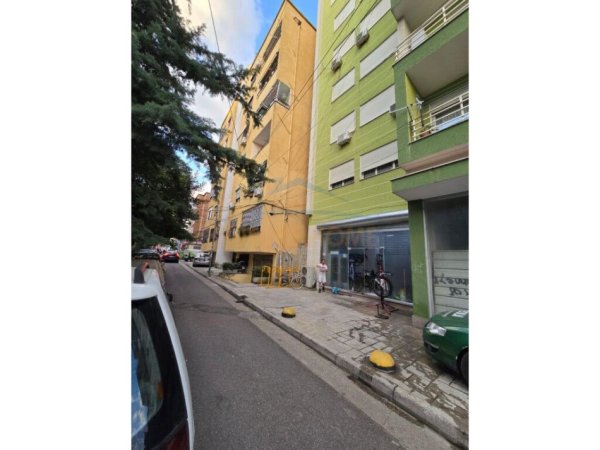 Tirane, shitet apartament 1+1, Kati 4, 40 m2 75,000 € (Rruga Riza Cerova)