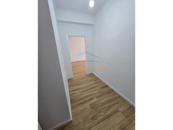 Tirane, shitet apartament 1+1, Kati 4, 40 m2 75,000 € (Rruga Riza Cerova)