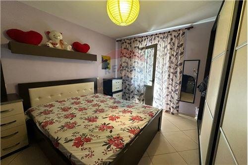 Tirane, 1+1, Kati 5, 60 m2 430 € (Rruga e Brrikadave - Pazari i Ri - Rruga e Barrikadave, Shqipëri)