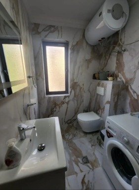 Tirane, apartament 1+1, Kati 4, 85 m2 600 € 