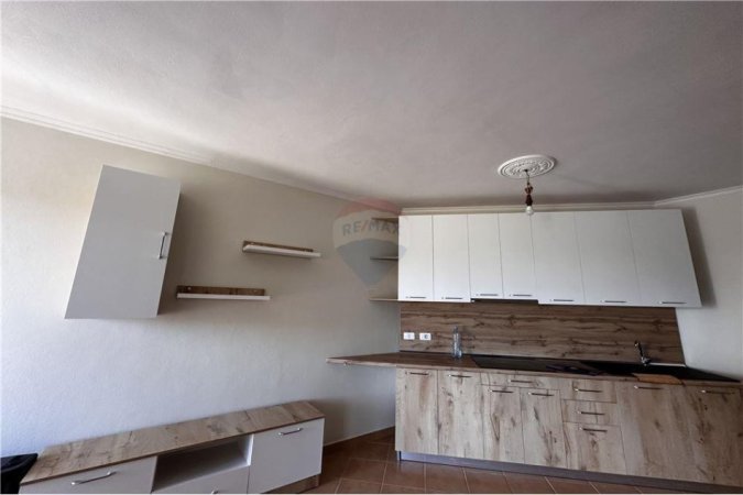 Tirane, jepet me qera apartament 2+1, , 450 € (Apartament 2+1 me qira ne Yzberisht!)