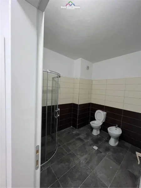 Tirane, jepet me qera apartament 2+1, Kati 7, 112 m2 400 € (kamez)
