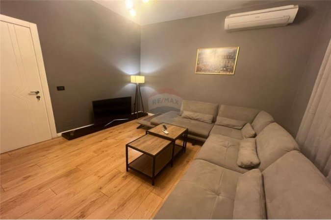 Tirane, shitet Vile 3 Katshe, Kati 3, 364 m2 300,000 € (Laprakë, Shqipëri)