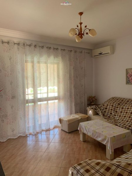 Tirane, jepet me qera Vile 2+1, Kati 2, 120 m2 300 € (kombinat)