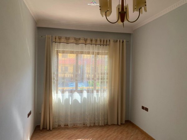 Tirane, jepet me qera Vile 2+1, Kati 2, 120 m2 300 € (kombinat)