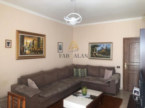 Tirane, jepet me qera apartament 2+1, Kati 5, 80 m2 450 € (Astir)
