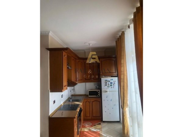 Tirane, jepet me qera apartament 2+1, Kati 5, 80 m2 450 € (Astir)