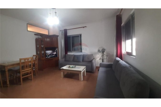 Tirane, jepet me qera apartament 1+1, Kati 7, 63 m2 350 € (astir)