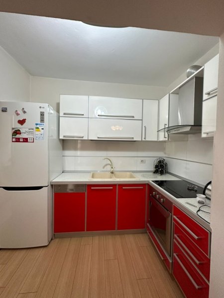 Tirane, jepet me qera apartament 2+1+Ballkon, Kati 2, 100 m2 700 € (STADIUMI DINAMO)