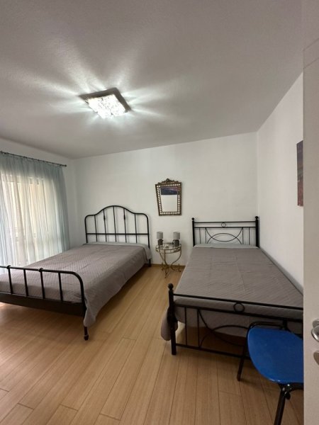 Tirane, jepet me qera apartament 2+1+Ballkon, Kati 2, 100 m2 700 € (STADIUMI DINAMO)