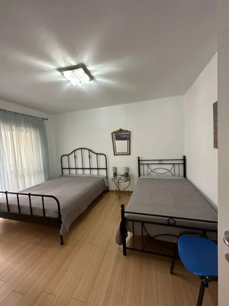 Tirane, jepet me qera apartament 2+1+Ballkon, Kati 2, 100 m2 700 € (STADIUMI DINAMO)