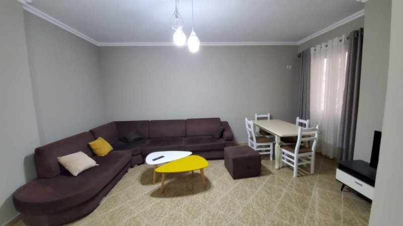 Tirane, shes apartament 2+1+Ballkon, Kati 8, 102 m2 120,000 € (Yzberisht)