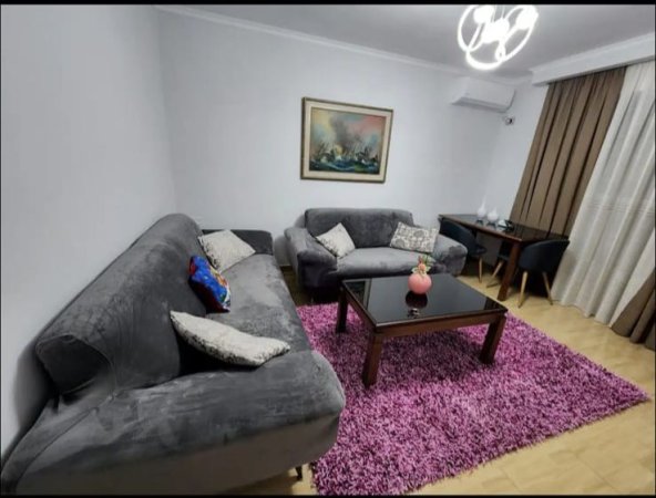 Tirane, jepet me qera apartament 2+1+Aneks+Ballkon, Kati 4, 75 m2 600 € (Stacioni Trenit)