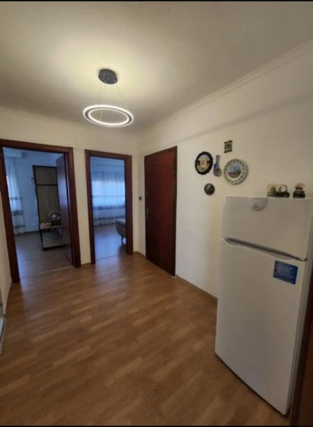 Tirane, jepet me qera apartament 2+1+Aneks+Ballkon, Kati 4, 75 m2 600 € (Stacioni Trenit)