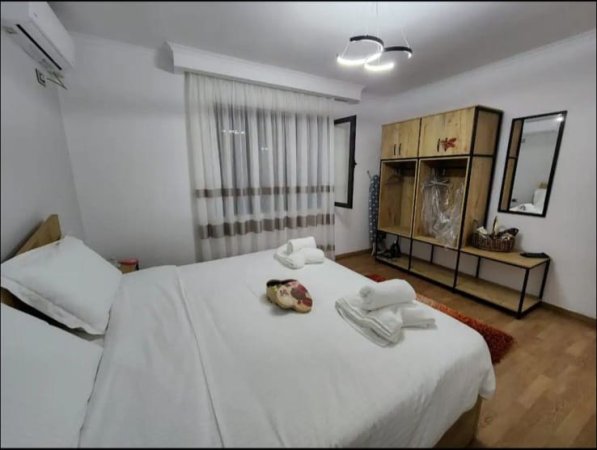 Tirane, jepet me qera apartament 2+1+Aneks+Ballkon, Kati 4, 75 m2 600 € (Stacioni Trenit)