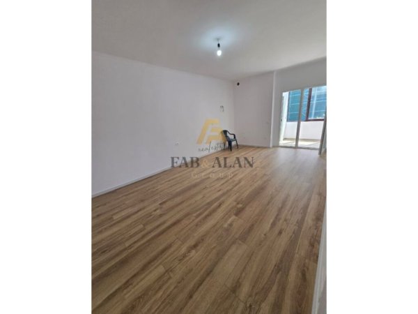 Tirane, shitet garsonier , Kati 4, 45 m2 75,000 € (Shkolla e Kuqe)